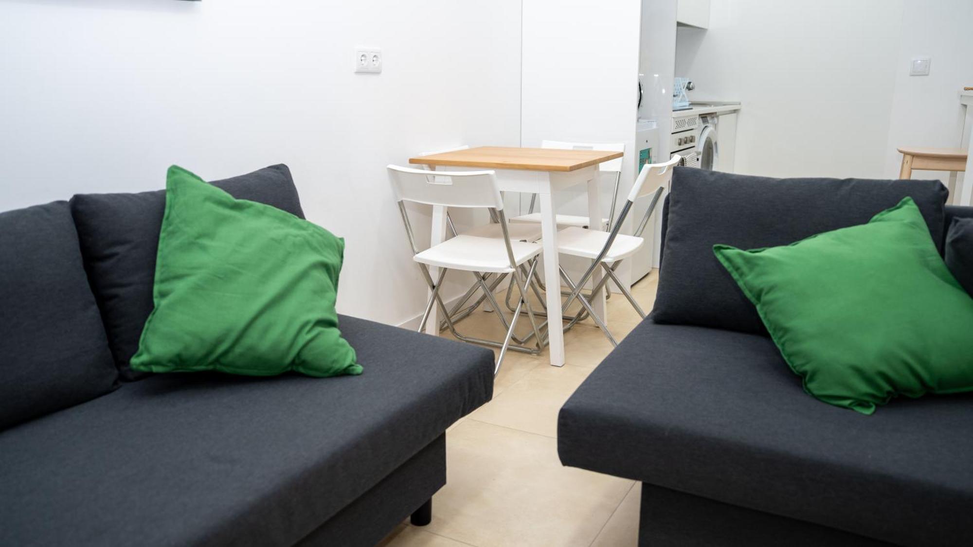 Appartement New Complete Metro Supermarkets